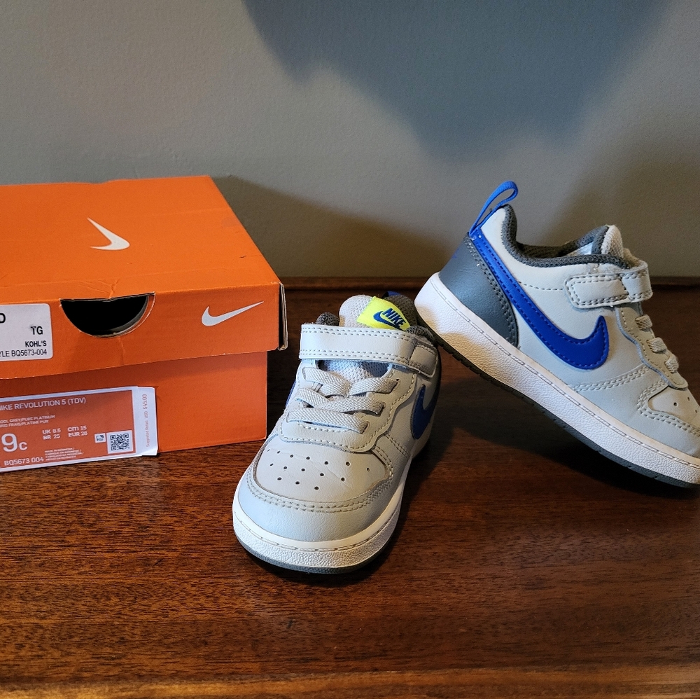 Toddler Nike sneakers